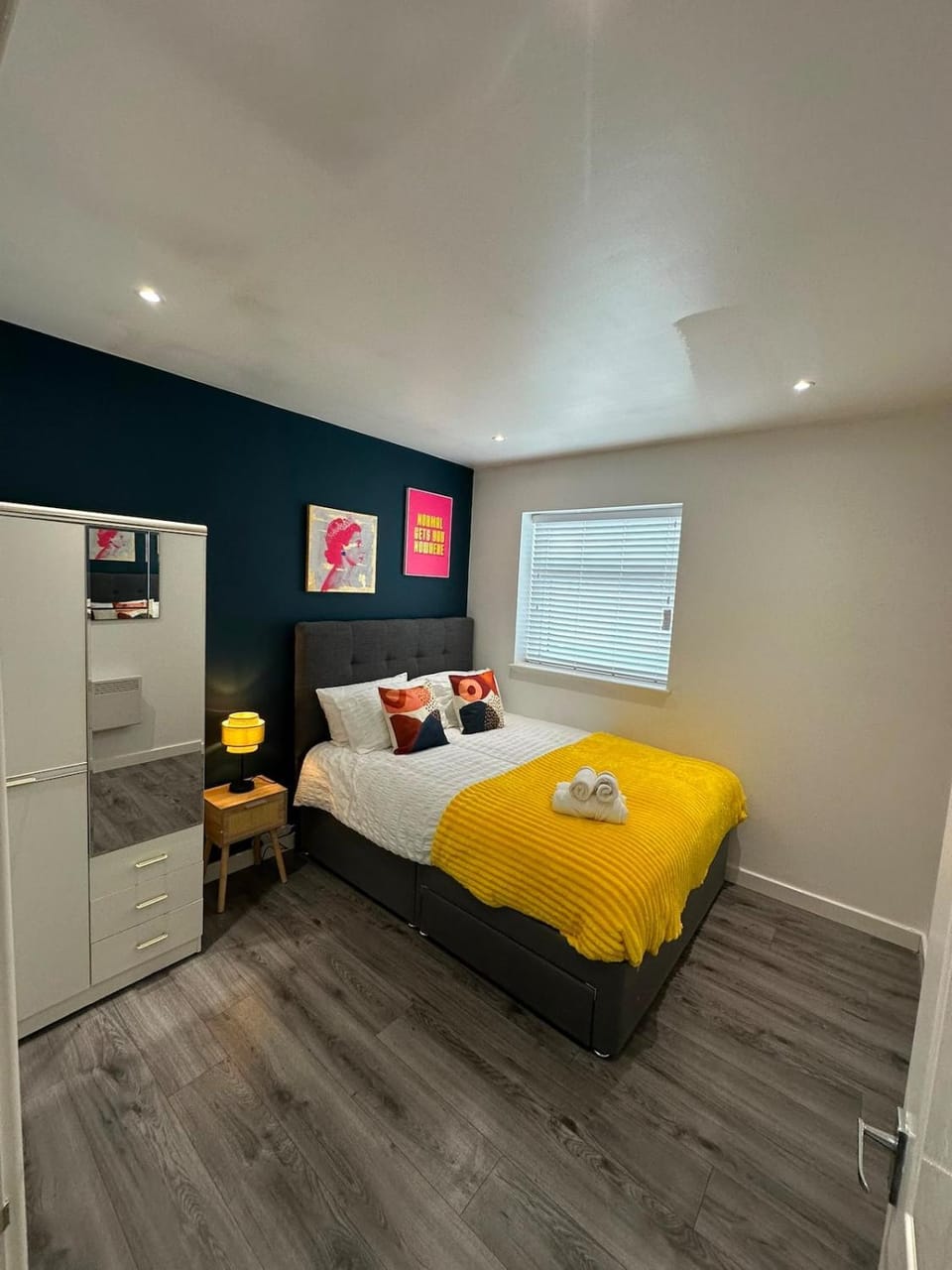 Bed, Photo of the whole room, Bedroom, oven, wardrobe