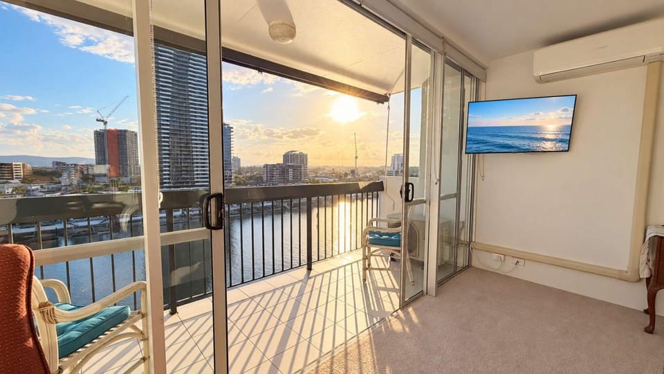 Riverfront 2BR Apartment at Budds Beach Apartment in Surfers Paradise