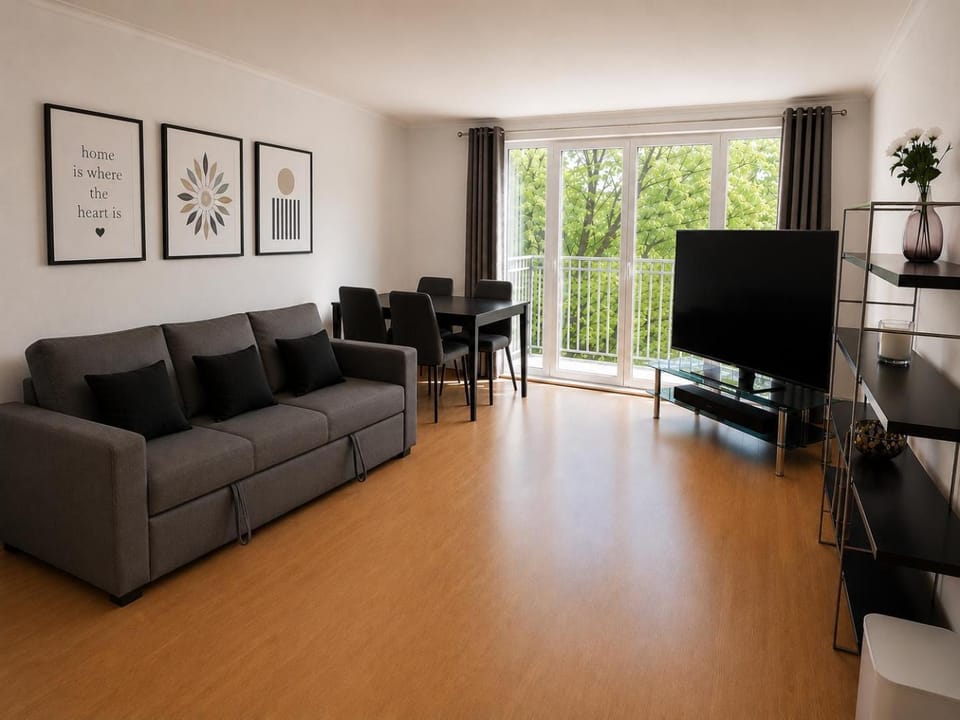 Thames & Wharf Apartment in London