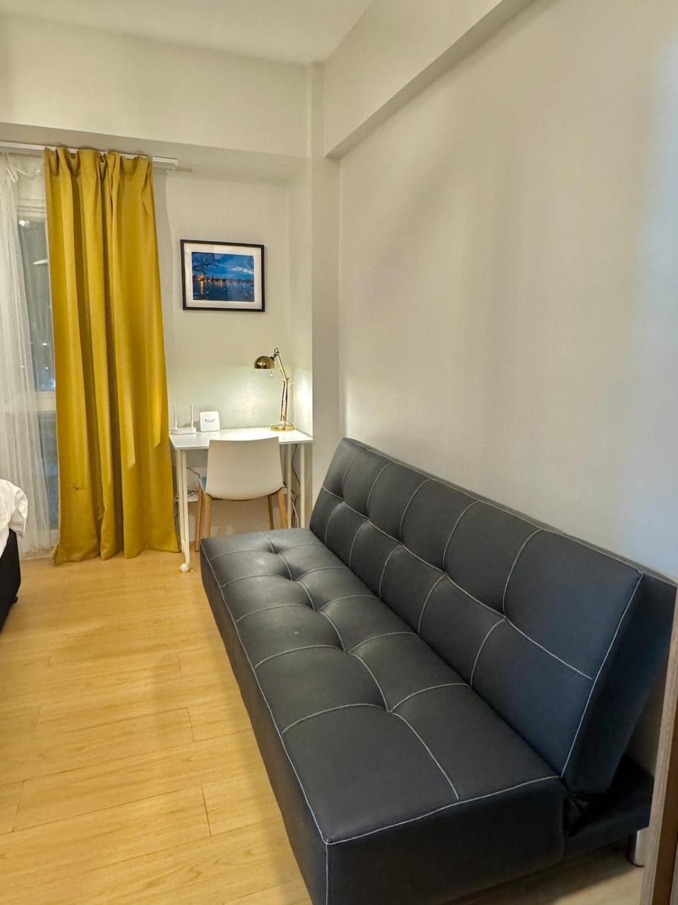 Bed, Seating area, Bedroom
