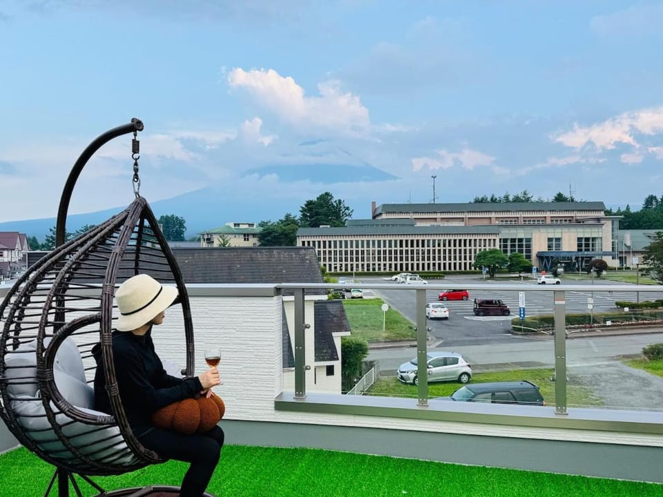 Property building, Balcony/Terrace, Balcony/Terrace, Mountain view