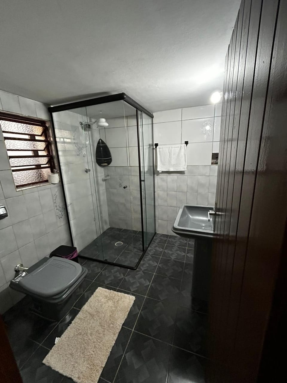 Shower, Toilet, Bathroom, towels