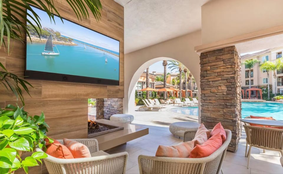 Disneyland Luxe Escape 2BD -7 Min Away with FREE PARKING Apartment in Orange