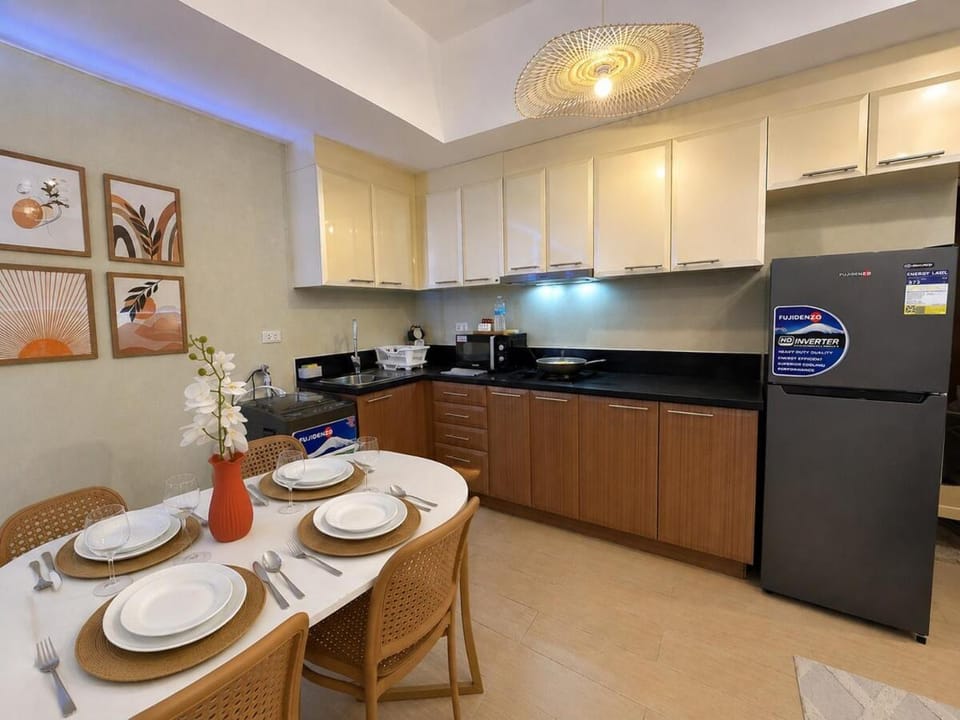 Luxury Studio Stay Near Venice Grand Canal Apartment in Makati