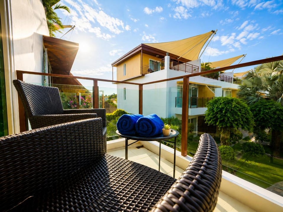 Property building, Patio, Balcony/Terrace, Seating area