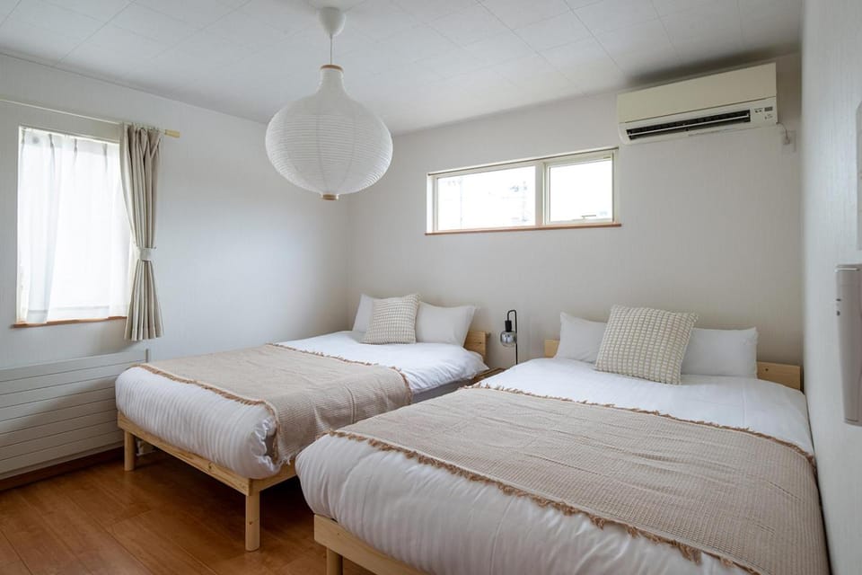 Bed, Bedroom, air conditioner