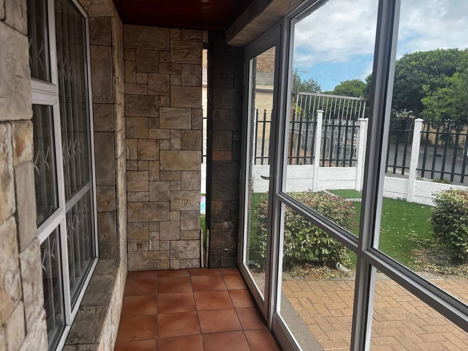 Spacious House Rental with Private Rooms in Cape Town Bed and Breakfast in Cape Town