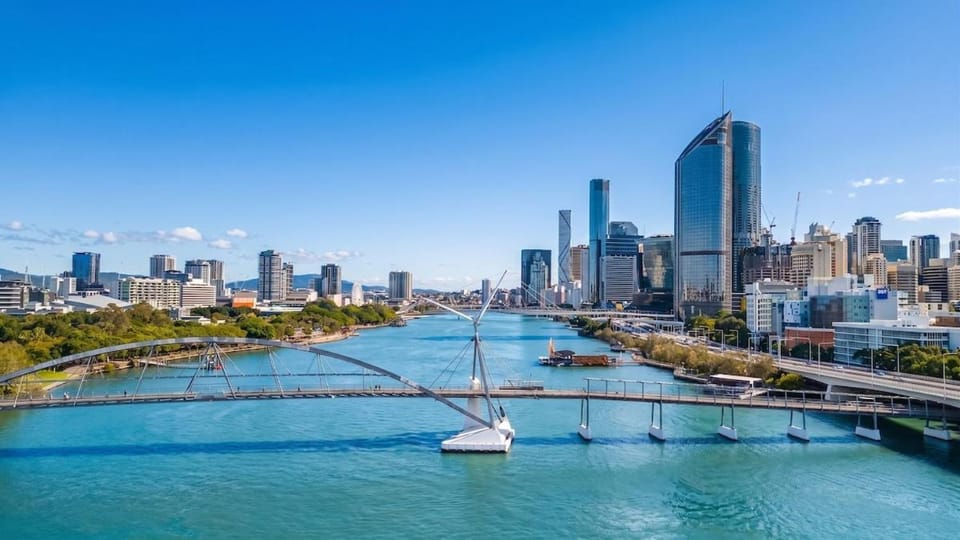 5m Ceiling Penthouse - Sleep 8 - Parking & Spa with Access to Streets Beach Apartment in Brisbane City