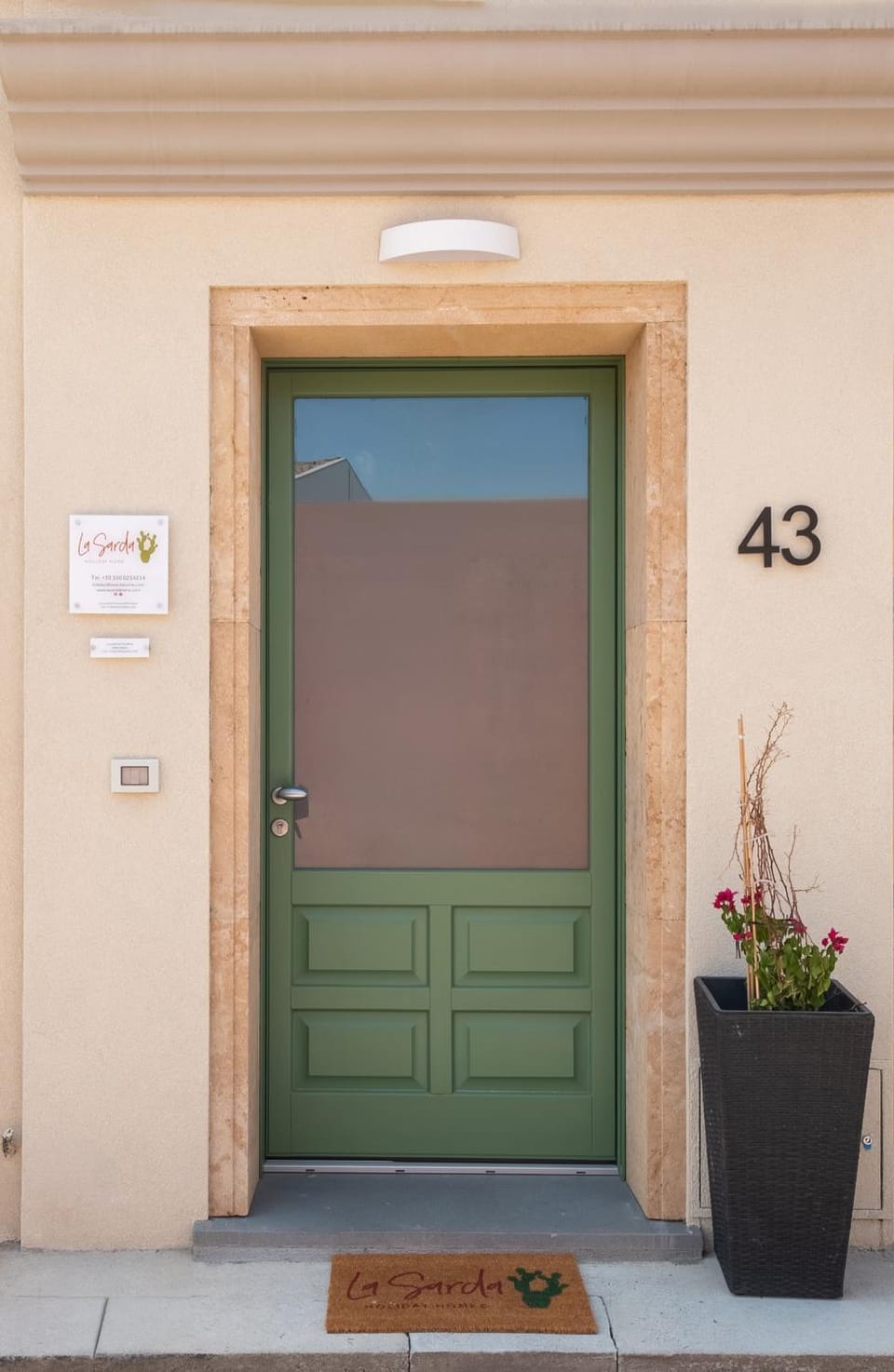 Facade/entrance