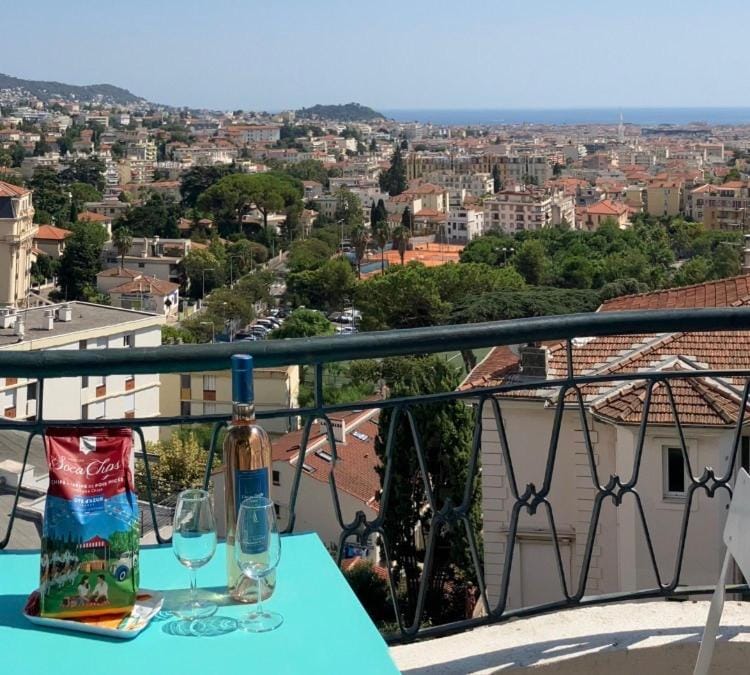 2 Pièces Vur Mer avec Balcon Apartment in Nice