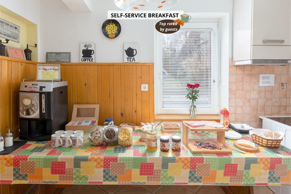 Coffee/tea facilities, Kitchen or kitchenette, Food and drinks, Food, Breakfast, Continental breakfast, Buffet breakfast, toaster
