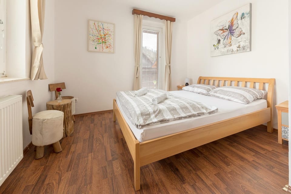 Bed, Photo of the whole room, Decorative detail, Bedroom, towels