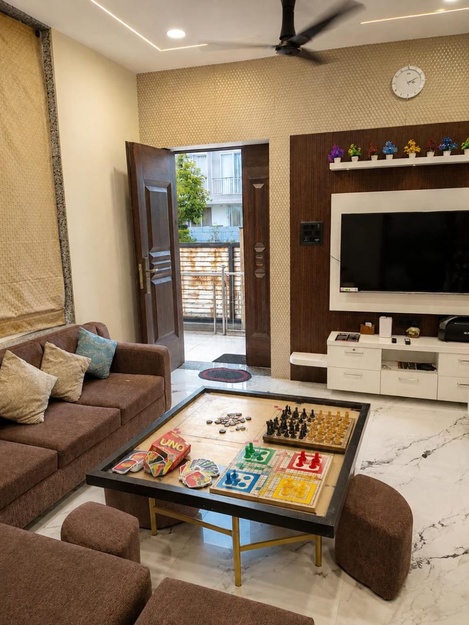 TV and multimedia, Living room, Seating area, Evening entertainment