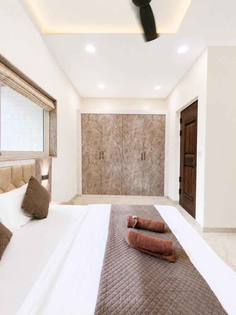Bedroom, towels