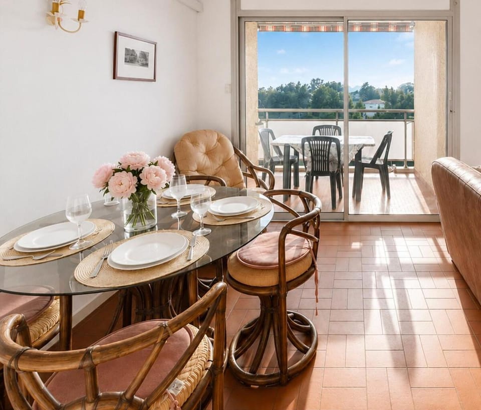 Cozy one-bedroom apartment in La Ciotat, balcony & sea view Apartment in La Ciotat