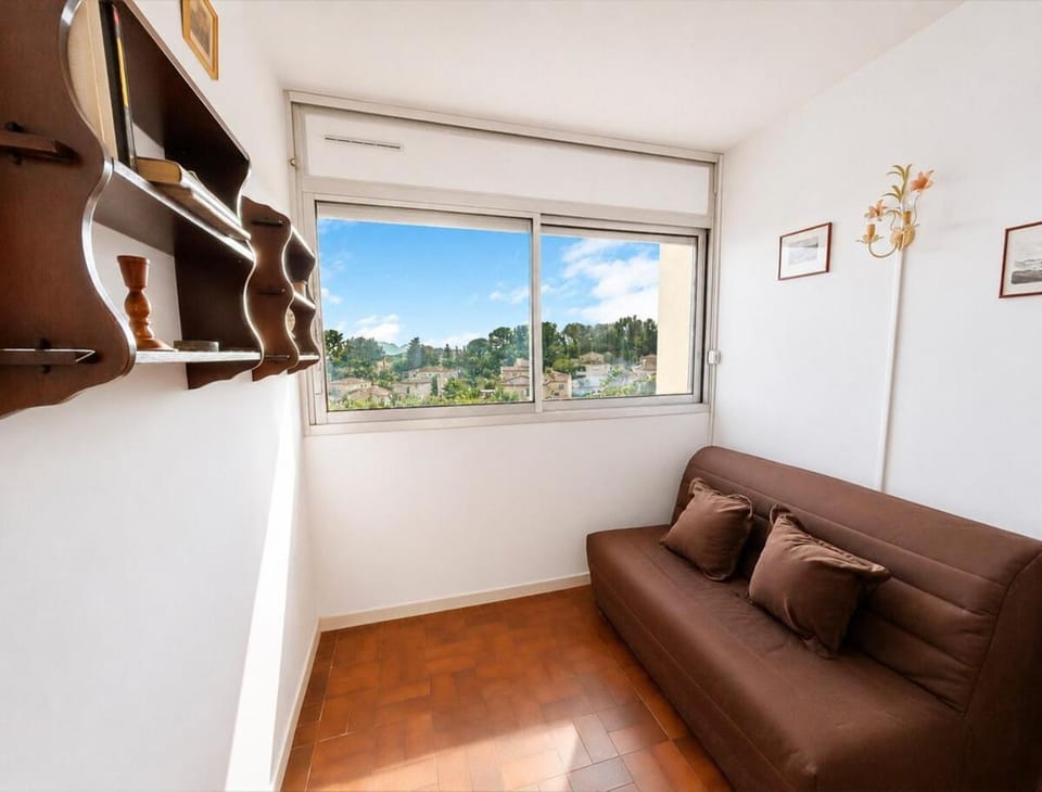 Cozy one-bedroom apartment in La Ciotat, balcony & sea view Apartment in La Ciotat