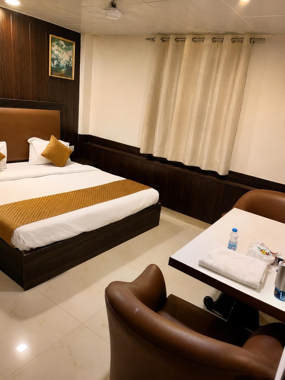 Bed, Living room, Photo of the whole room, Bedroom