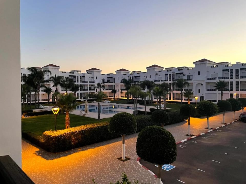 Property building, Swimming pool, Location
