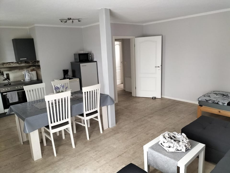 Kitchen or kitchenette, Living room