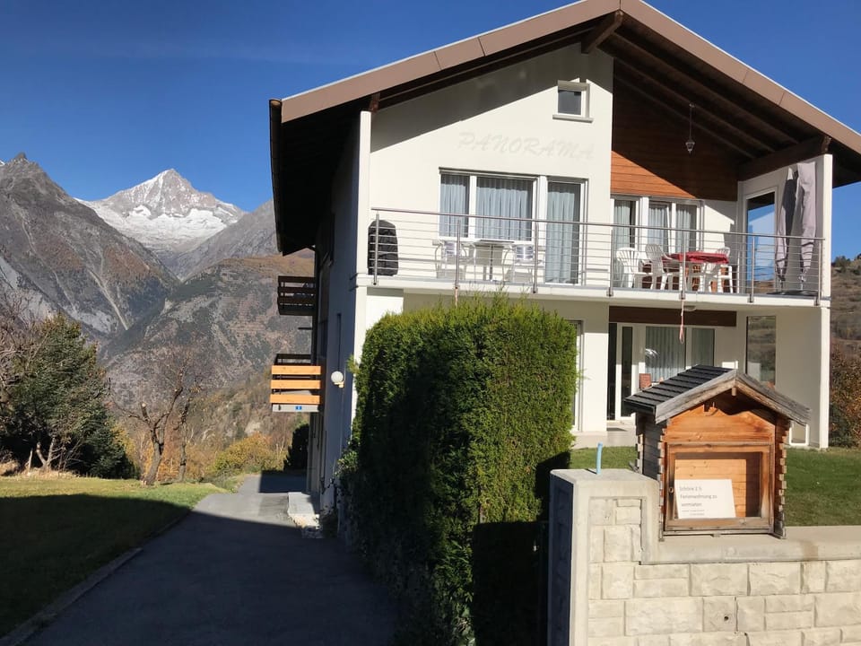 Property building, Day, Natural landscape, Balcony/Terrace, Mountain view