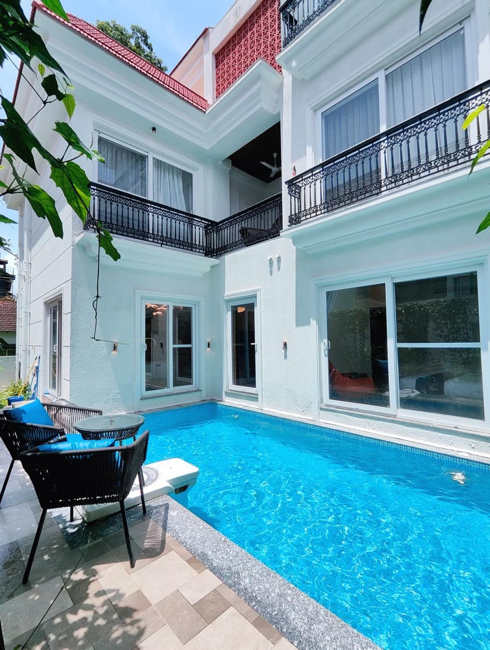 Swimming pool, Swimming pool