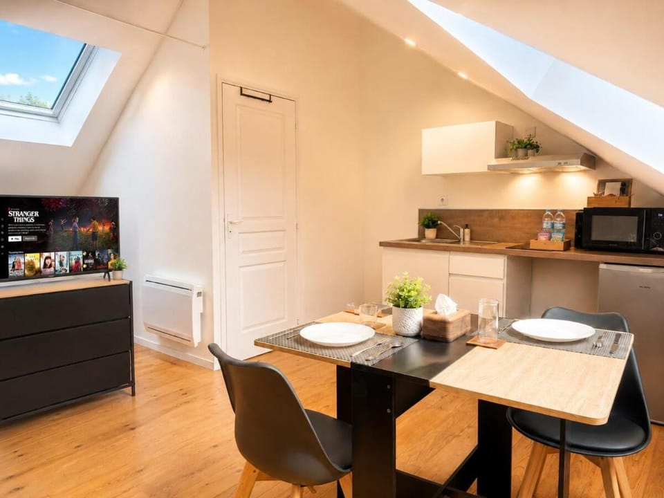 TV and multimedia, Coffee/tea facilities, Dining area, stove, toaster