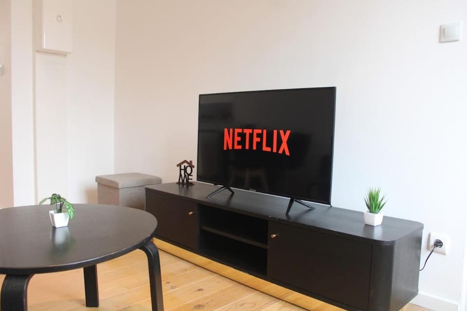 Communal lounge/ TV room, TV and multimedia, Living room, Seating area