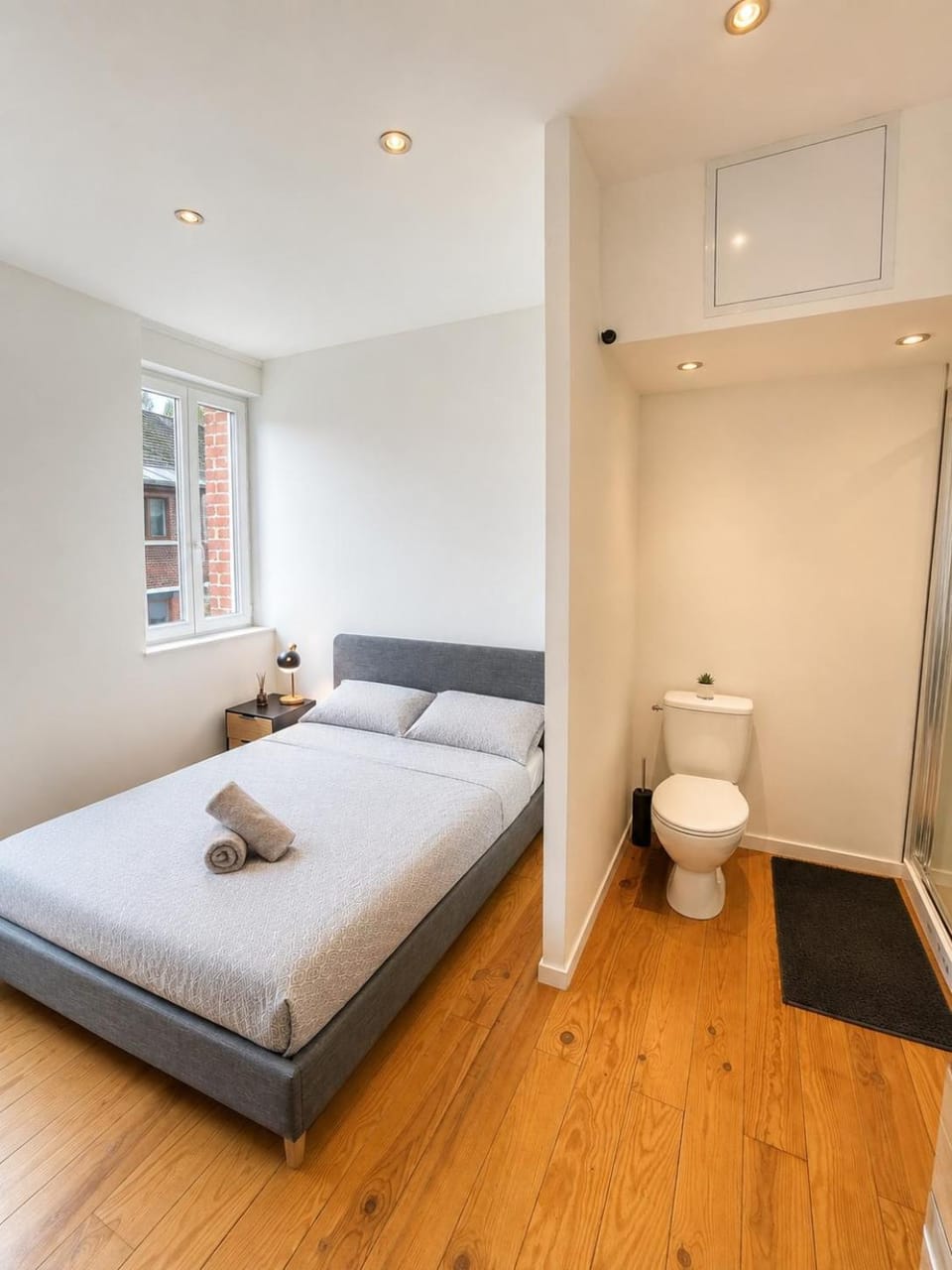 Toilet, Bed, Bathroom, Photo of the whole room, Bedroom, towels