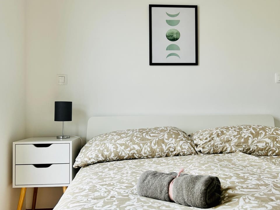 Modern Apartment with Balcony & Free Parking near Metro Apartment in Vienna