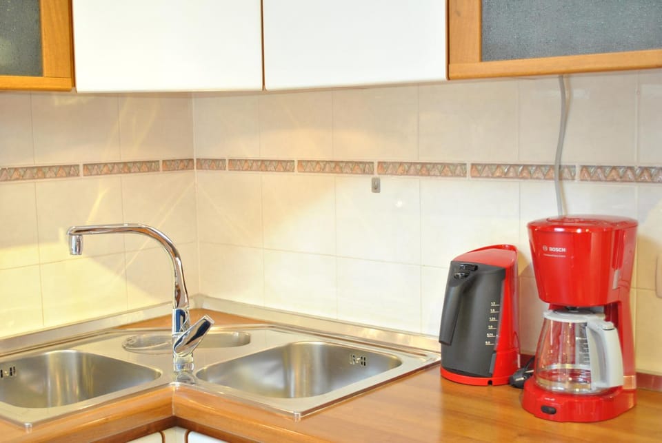 Coffee/tea facilities, Kitchen or kitchenette