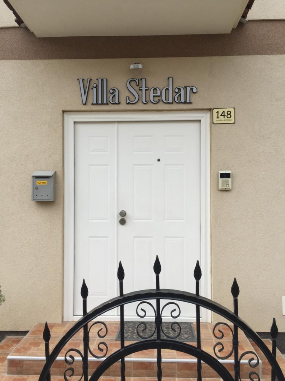 Facade/entrance