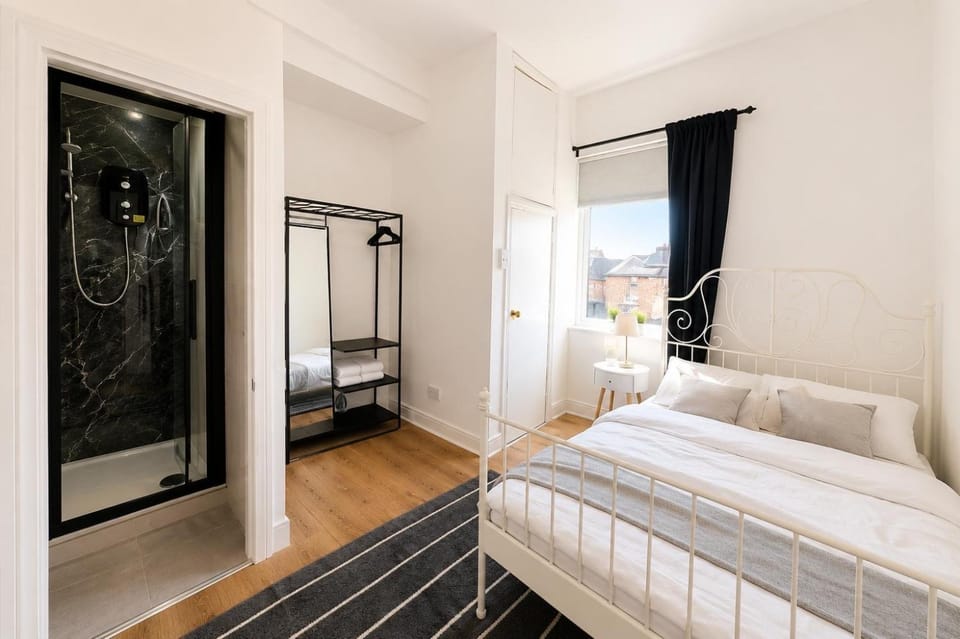 King Street Luxe One Bed Apartment Apartment in London