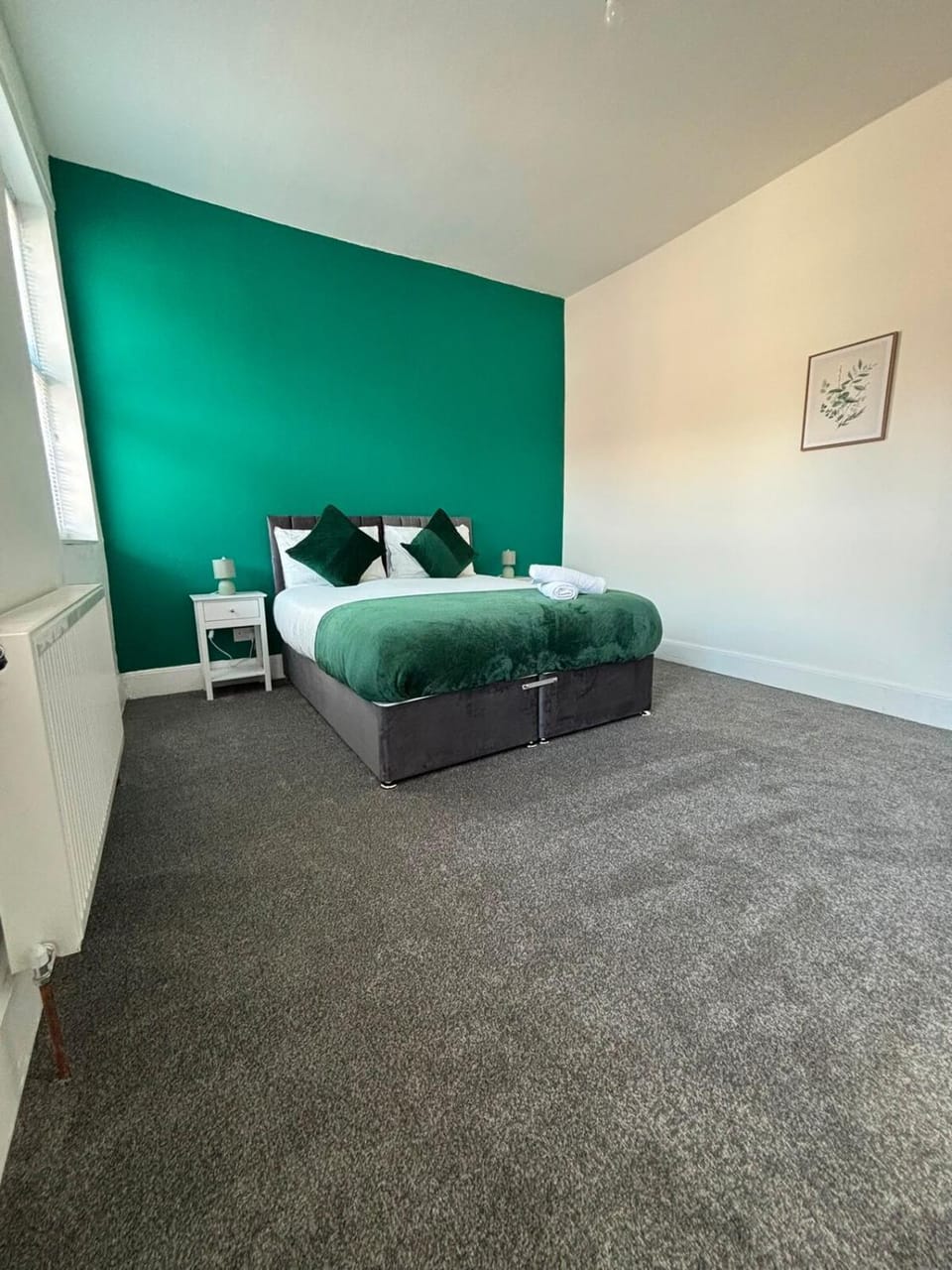 Stylish 2-Bed Runcorn Home Contractors & Families House in Widnes