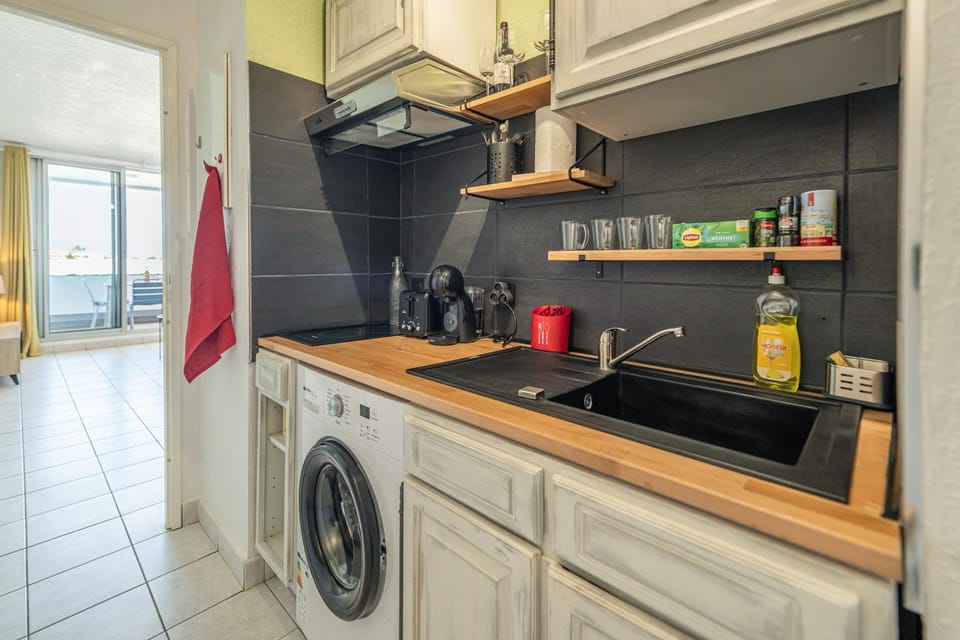 Kitchen or kitchenette, stove, washing machine