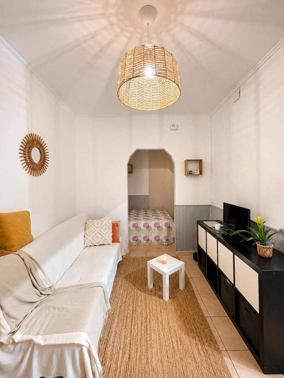 Bed, TV and multimedia, Living room, Photo of the whole room, Seating area, Bedroom