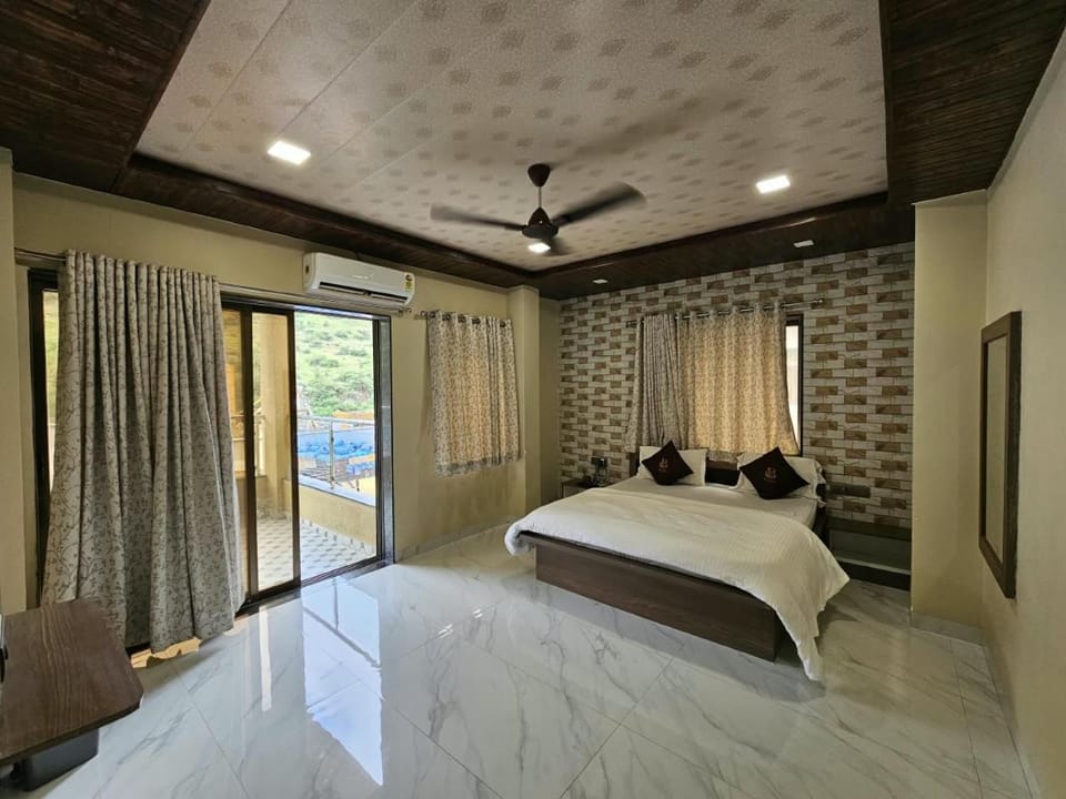 Mountain Retreat villa lonavala Villa in Lonavla