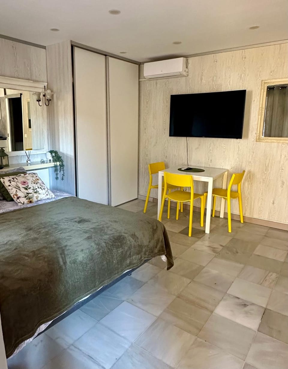 TV and multimedia, Dining area, air conditioner