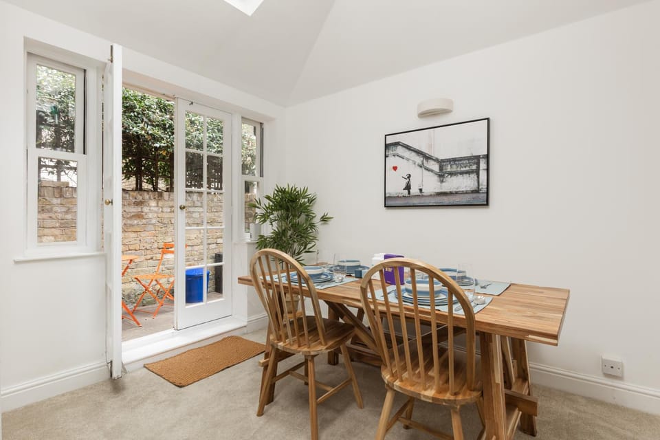 Bright 2BR Duplex with Patio in Pimlico Apartment in City of Westminster