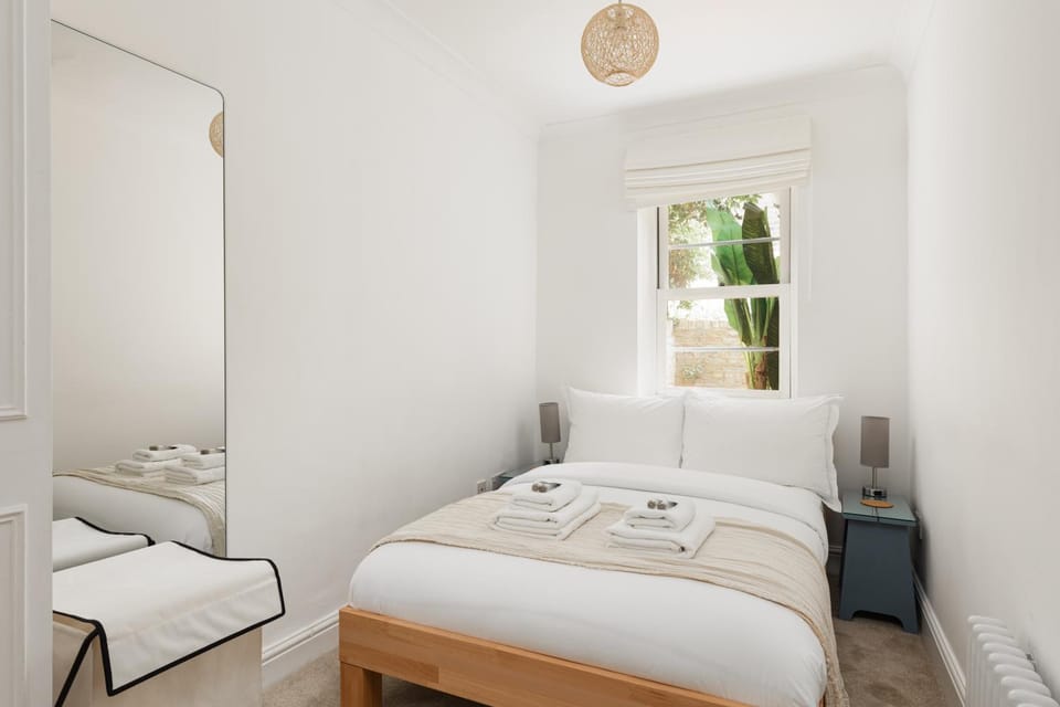 Bright 2BR Duplex with Patio in Pimlico Apartment in City of Westminster