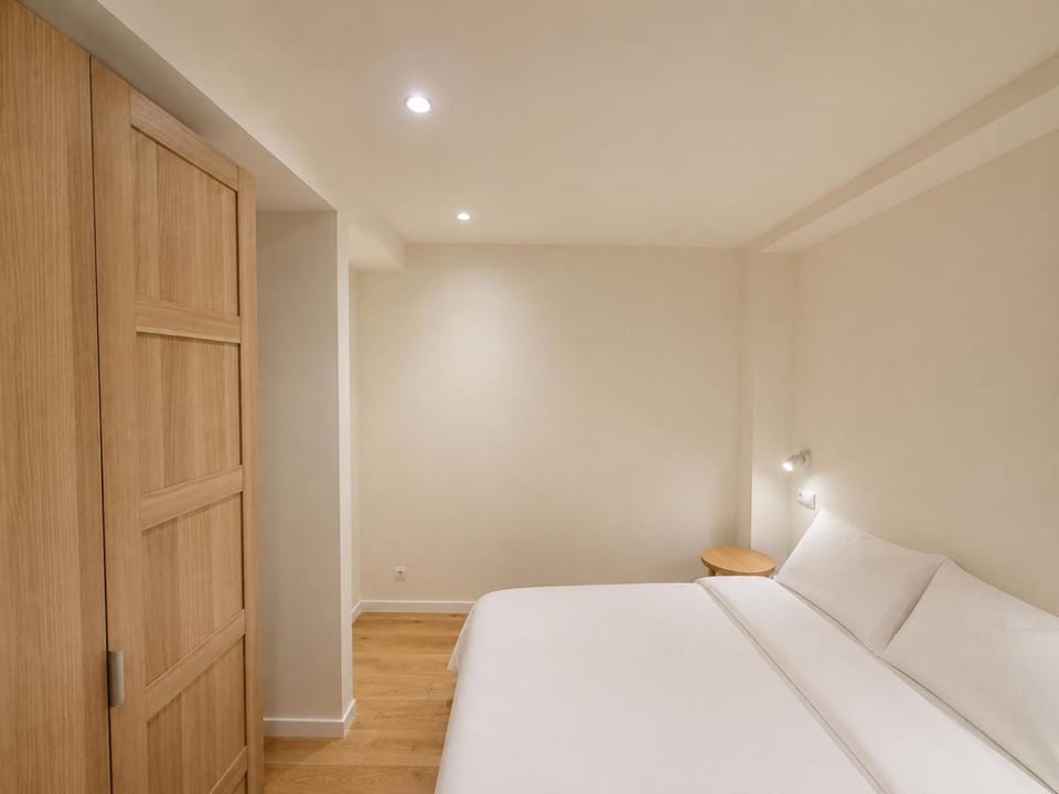 Bed, Photo of the whole room, Bedroom, wardrobe