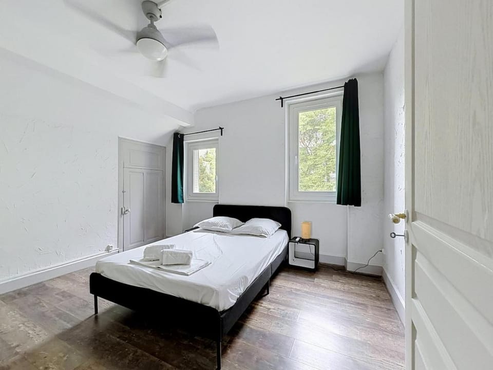 2 Apparts 11 personnes 4 chambres 2 canapé lit 128LIBERATION Apartment in Clermont-Ferrand