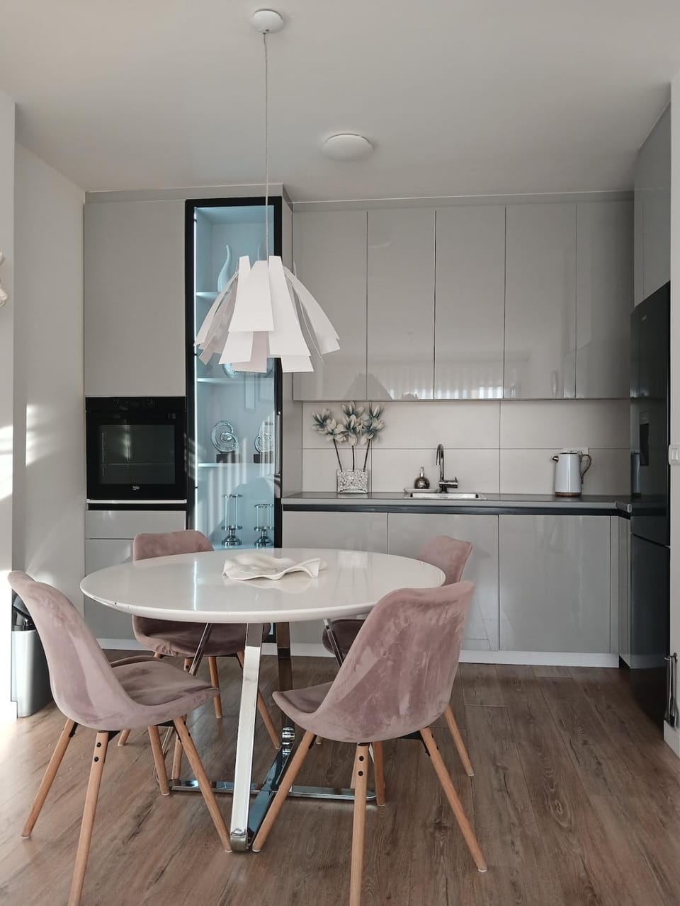 Kitchen or kitchenette, Dining area, stove