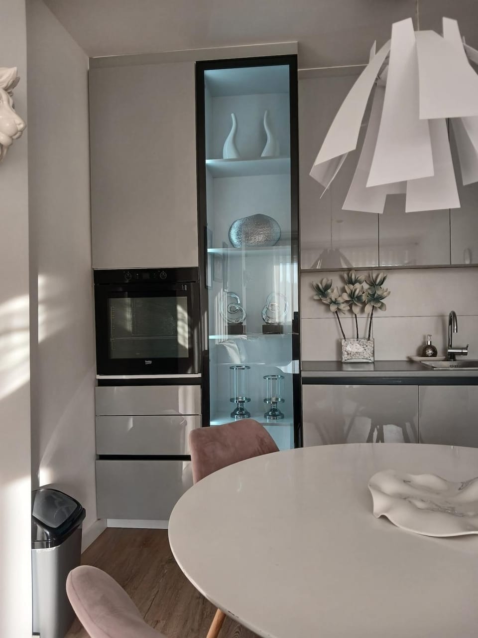 Kitchen or kitchenette, Dining area, oven, stove