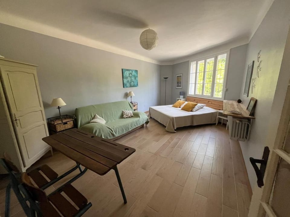Le Mas de la Tourterelle House in Le Thor