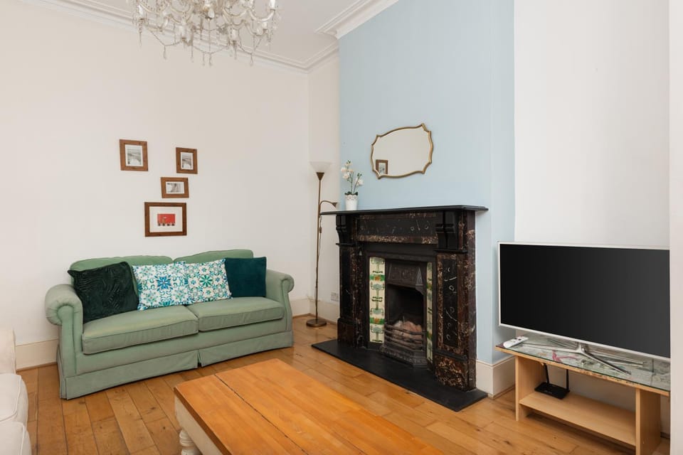 Charming 1BR Maisonette, Alexandra Park Apartment in London