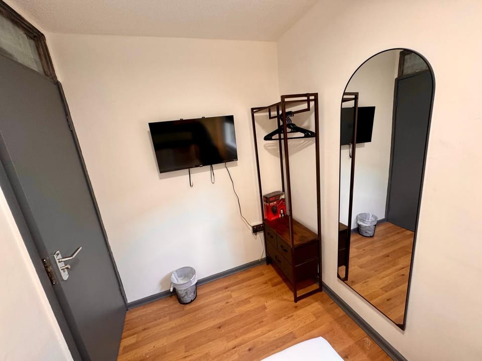 Bright Small Double Room in Archway Easy Central Access Vacation rental in London Borough of Islington