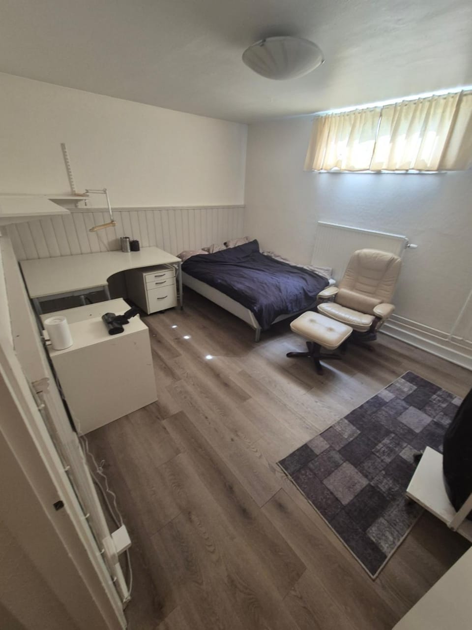 Bed, Photo of the whole room, Seating area, Bedroom