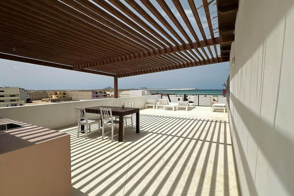 Patio, Natural landscape, View (from property/room), Balcony/Terrace, Dining area, Beach, Mountain view, Sea view