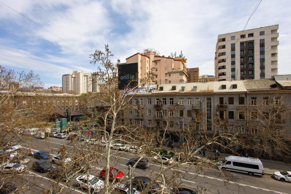 Property building, Day, Neighbourhood, City view, Street view, Location, Parking