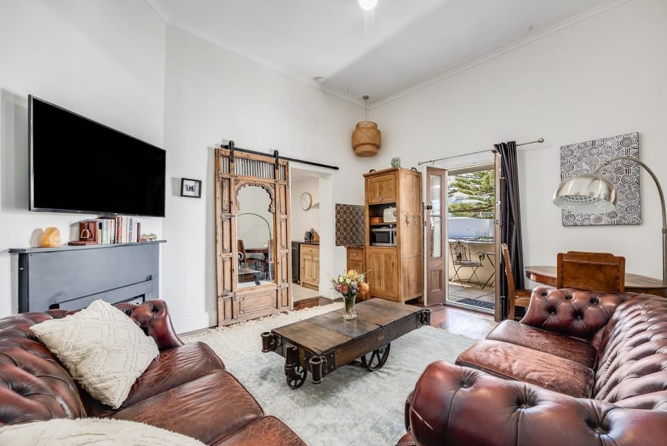 The Stables Historic luxurious beach side stay Apartment in Adelaide